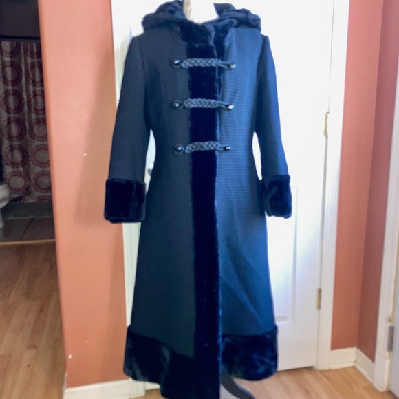 Vintage 60s Faux Fur Princess Style Hooded Heavyweight Union Made Coat Black - Picture 3 of 11